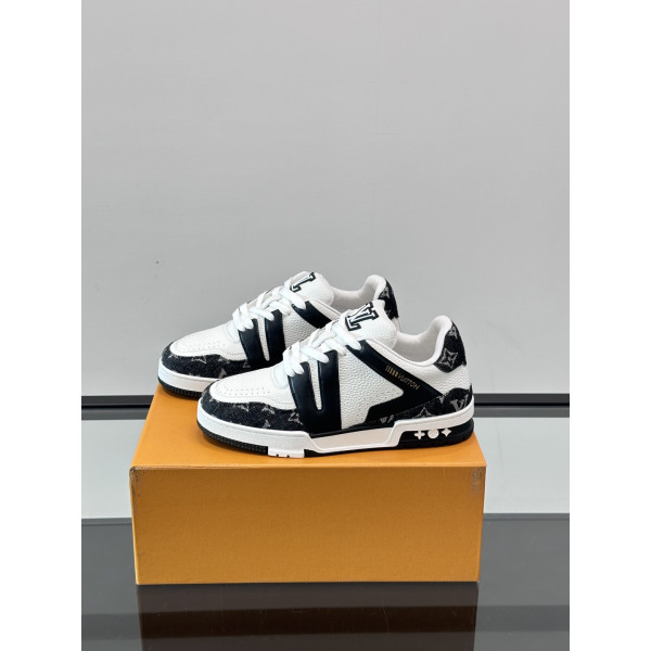 LV 트레이너 스니커즈