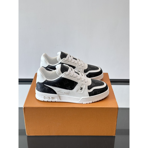 LV 트레이너 스니커즈