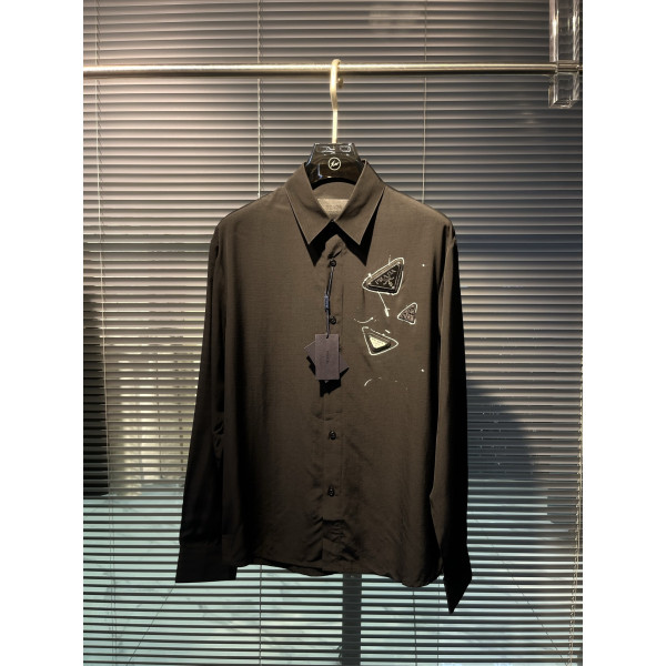 프라다 트라이앵글 브랜드셔츠