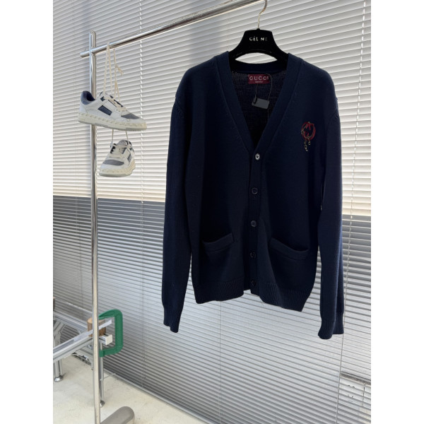 구찌 등불 자수니트