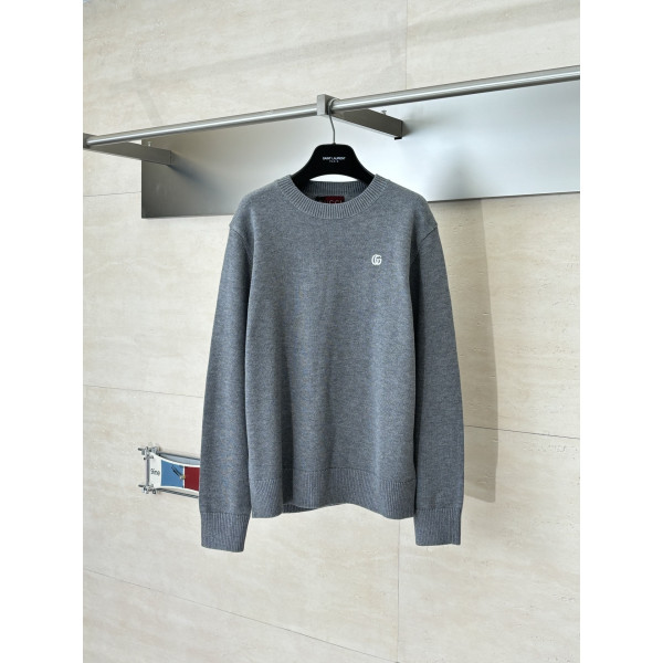 구찌 라벨 자수 풀오버 크루넥 스웨터