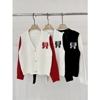 샤넬 브이넥 레터로고 리본 가디건
