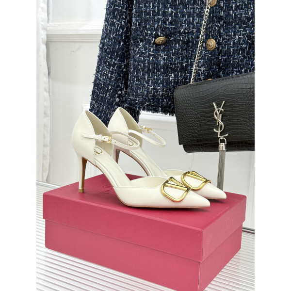 발렌티노 빅V버클 포인티드 토 하이힐