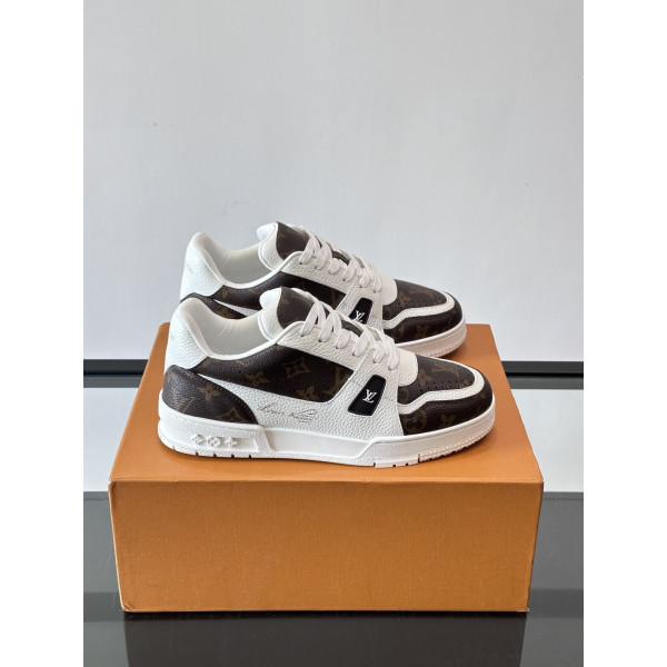 LV 트레이너 스니커즈