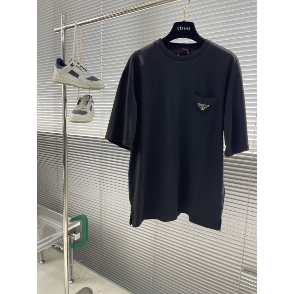 프라다 포켓 트라이앵글 반팔