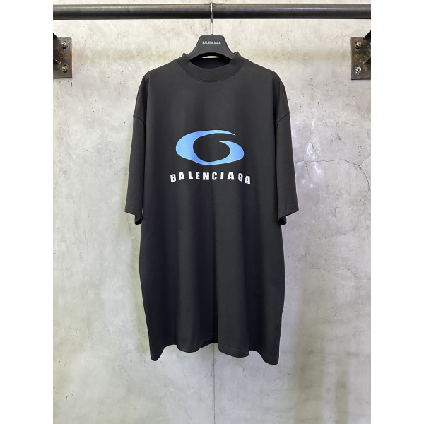 발렌시아가 런웨이 로고 프린트 반팔티셔츠