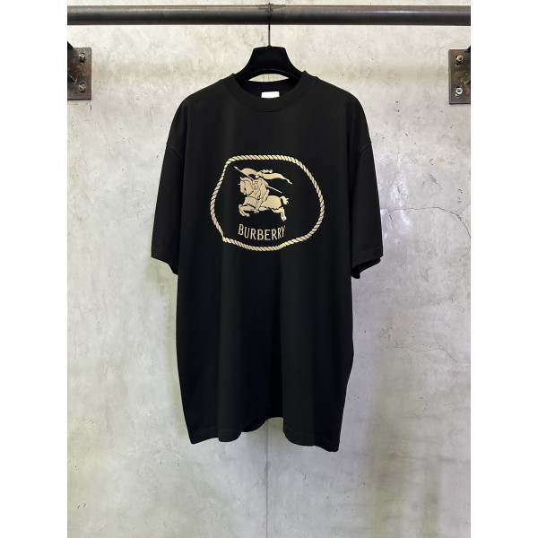 버버리 워호스 로고 폼프린트 반팔티셔츠