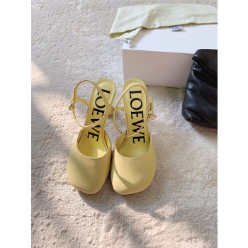 로에베 앵글 스트랩 펌프스