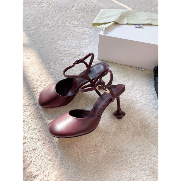 로에베 앵글 스트랩 펌프스