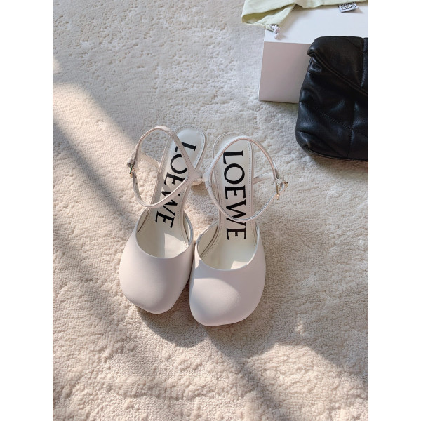 로에베 앵글 스트랩 펌프스