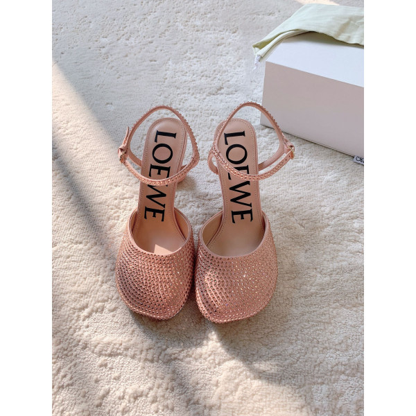 로에베 앵글 스트랩 펌프스