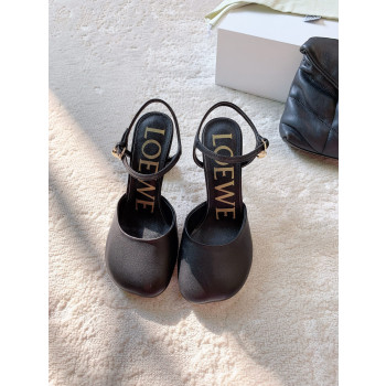 로에베 앵글 스트랩 펌프스