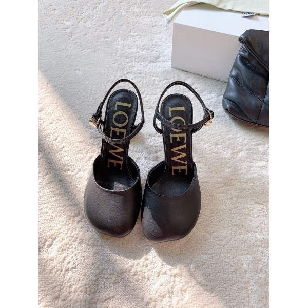 로에베 앵글 스트랩 펌프스