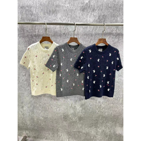 디올 라운드넥 자수 반팔 니트