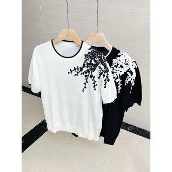 BC 자수라운즈넥 스웨터