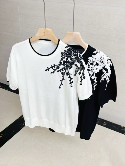 BC 자수라운즈넥 스웨터