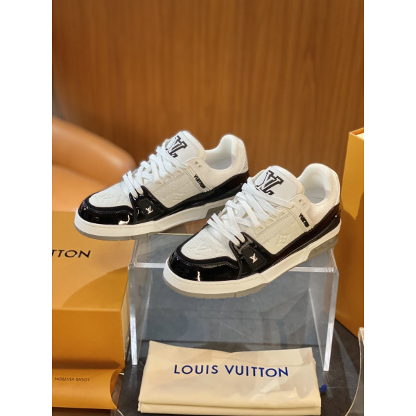 LV 트레이너 스니커즈