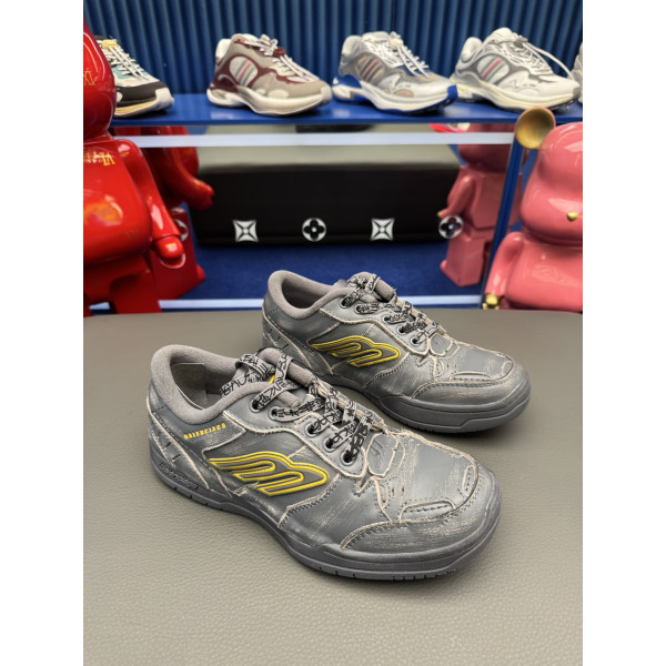 발렌시아가 햄트스 미디엄 원-아웃 스니커즈