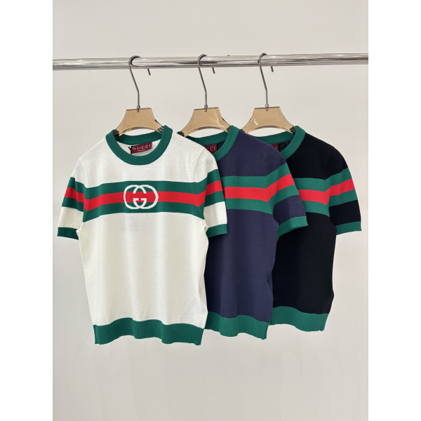 라운드넥 로고 스트라이프 니트 반팔