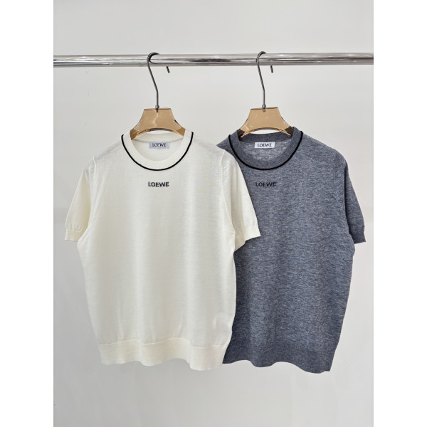 라운드넥 로고 자카드 니트