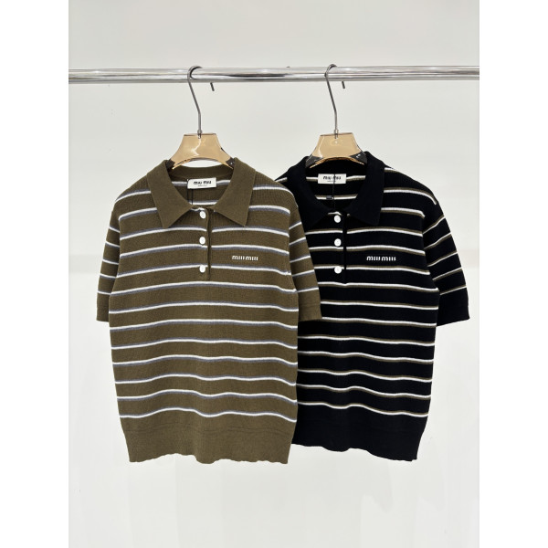 로고 스트라이프 카라 니트