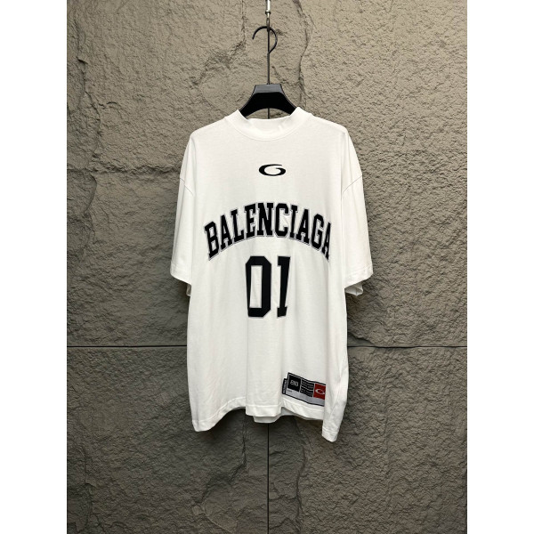 라운드넥 반팔 티셔츠