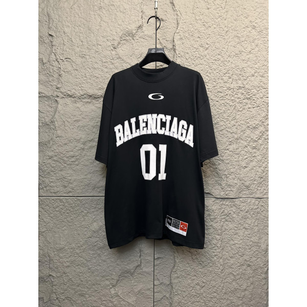 라운드넥 반팔 티셔츠