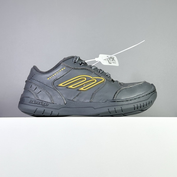 라운드토 레이스업 로우탑 스니커즈