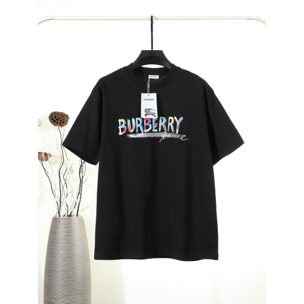 라운드넥 티셔츠