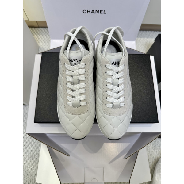顶级版配飞机盒𝐂𝐇𝐀𝐍𝐄𝐋 香奈儿小香新款粗跟休闲运动鞋