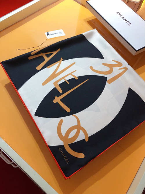 시그니처 실크 스퀘어 스카프