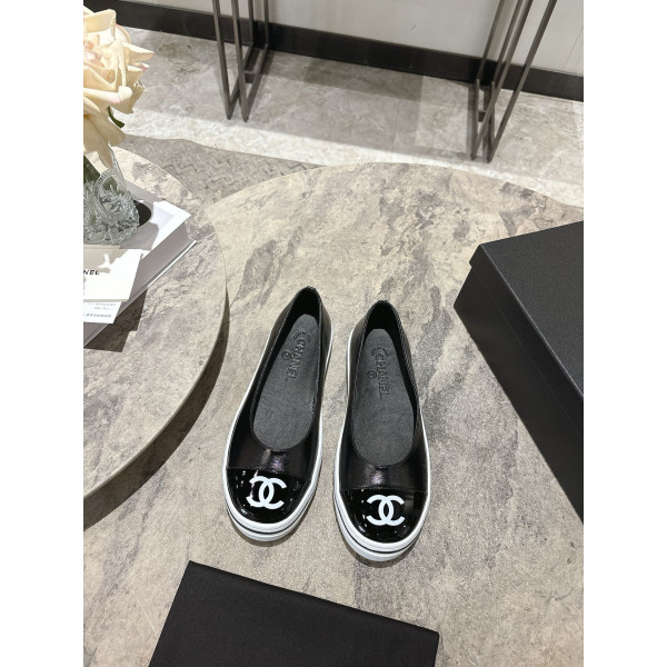 블랙 화이트 피스 컬러 슬립온 플랫 슈즈