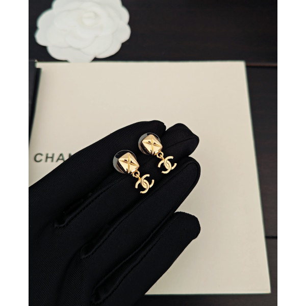 금 사각 CC 귀걸이