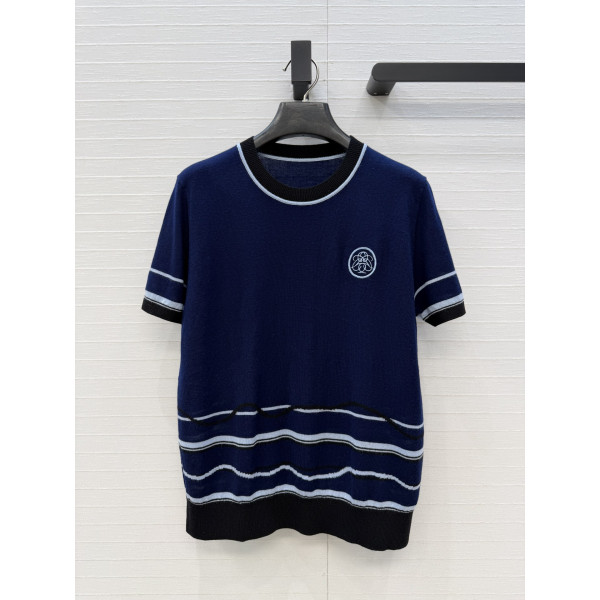 책장 챕터 패턴 자수 숏슬리브 니트