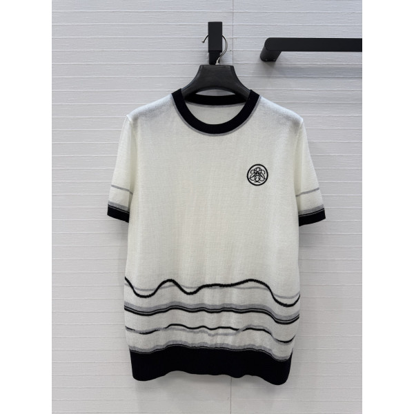 책장 챕터 패턴 자수 숏슬리브 니트