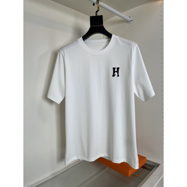 H Cheval 가죽 자수 라운드넥 반팔 티셔츠