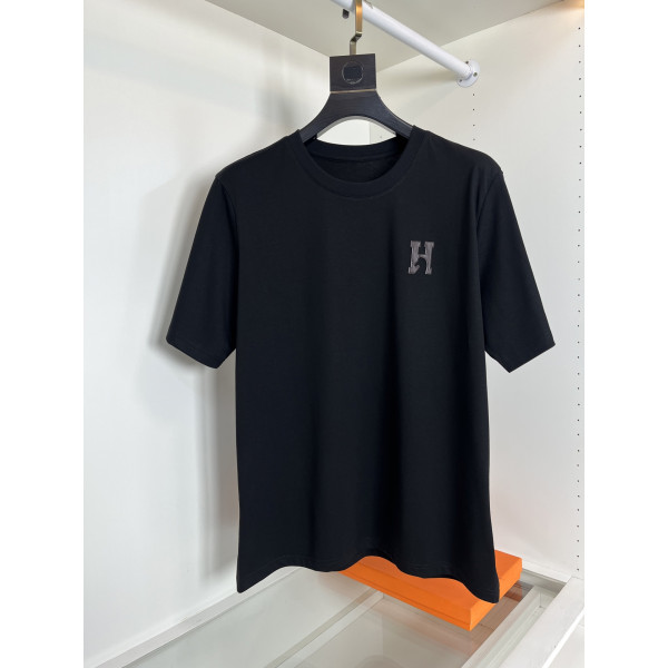 H Cheval 가죽 자수 라운드넥 반팔 티셔츠