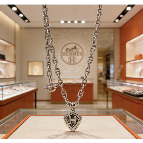 돼지 코 목걸이