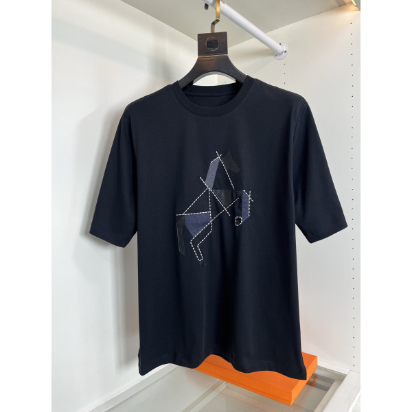 마 패치 가죽 자수 라운드넥 숏슬리브 티셔츠