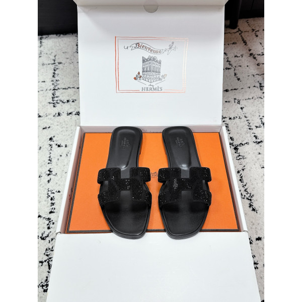 Oran 시리즈 H 클래식 플랫 싱글 스트랩 샌들