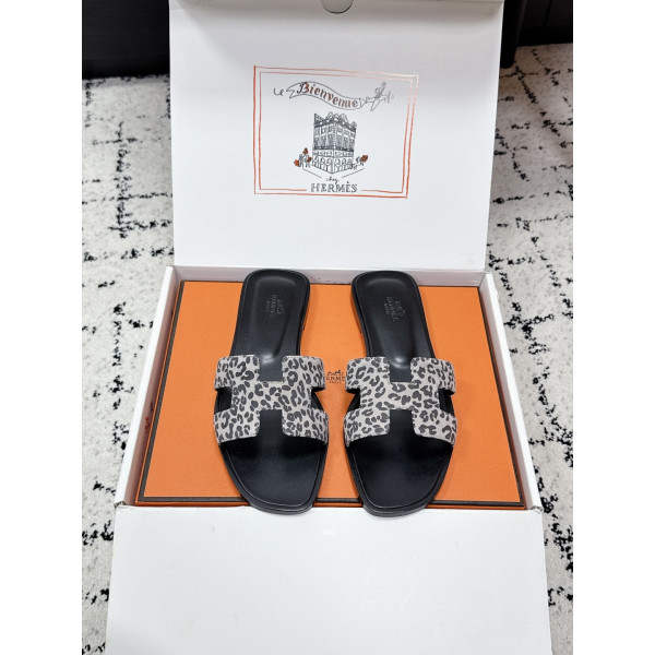 Oran 시리즈 H 클래식 플랫 슬리퍼