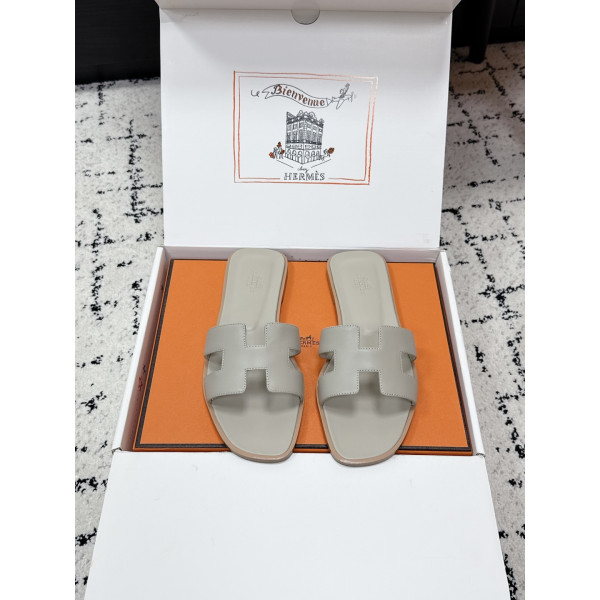 Oran 시리즈 H 클래식 플랫 슬리퍼