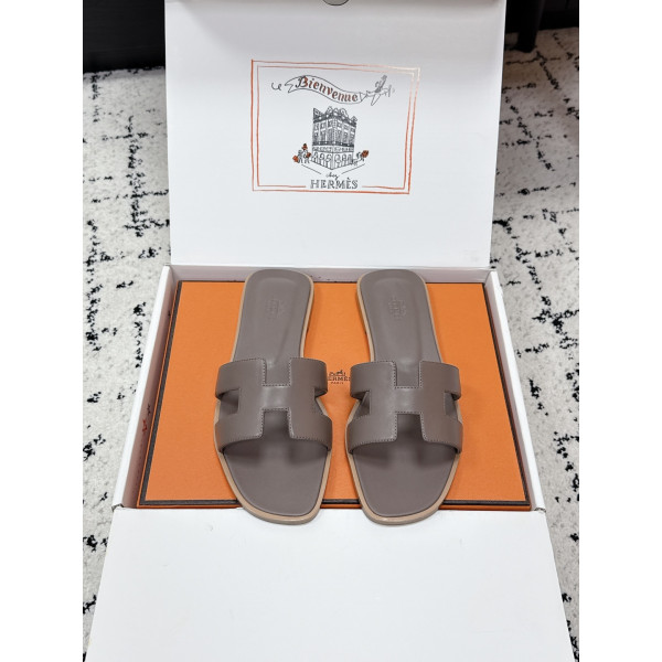 Oran 시리즈 H 클래식 플랫 슬리퍼