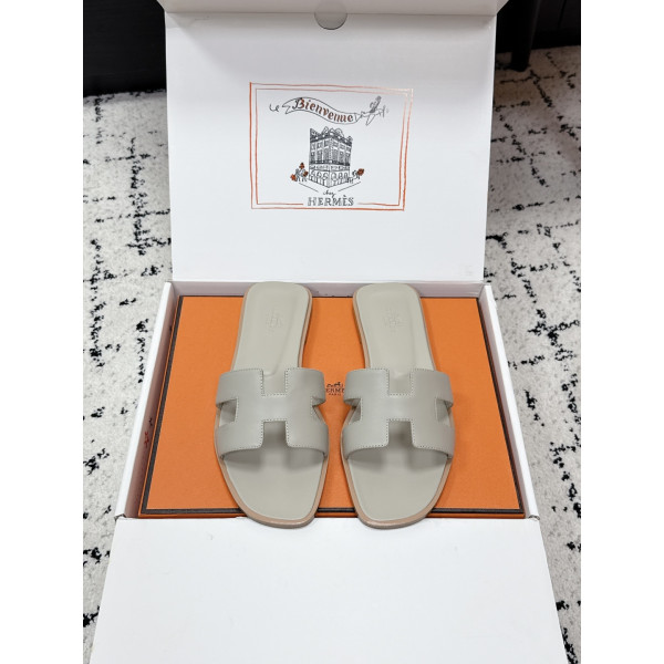 Oran 시리즈 H 클래식 플랫 슬리퍼