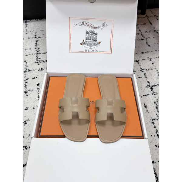 Oran 시리즈 H 클래식 플랫 슬리퍼