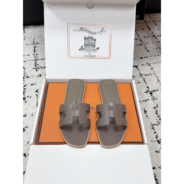 Oran 시리즈 H 클래식 플랫 슬리퍼