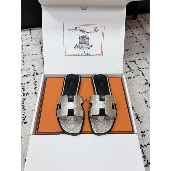 Oran 시리즈 H 클래식 플랫 슬리퍼