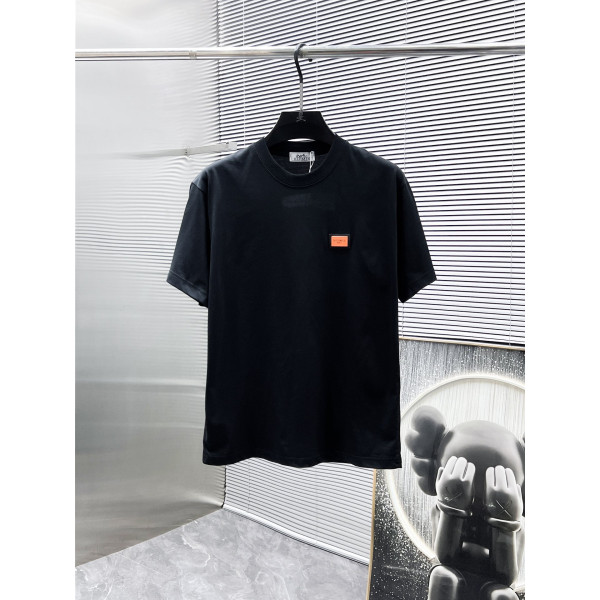 라운드넥 티셔츠