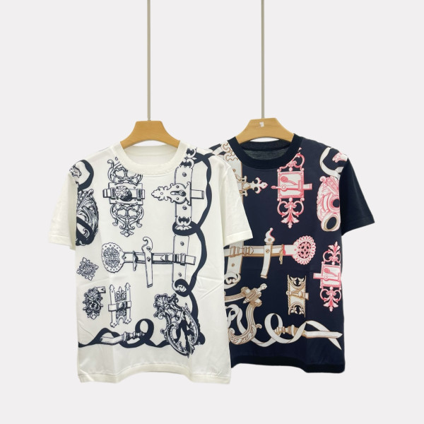 인화 패턴 실크 니트 라운드넥 반팔 티셔츠