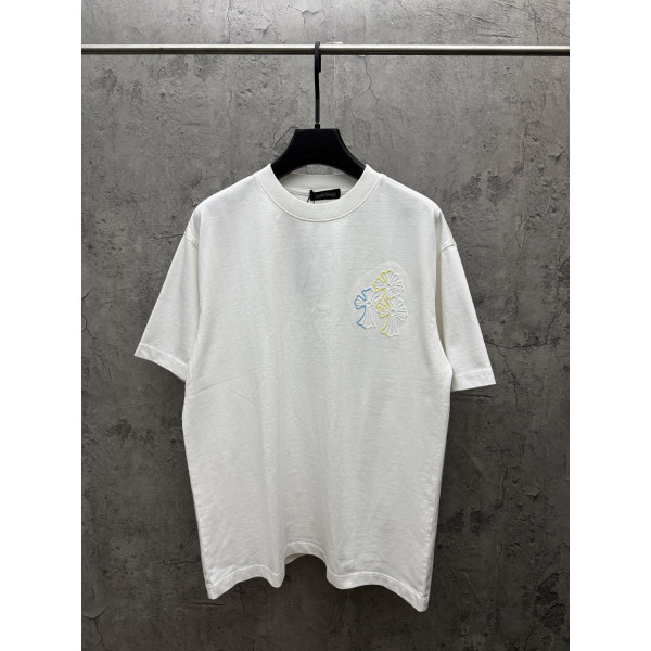 입체 자수 반팔 티셔츠